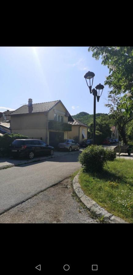 Apartman Sunny Apartment Cetinje Bagian luar foto